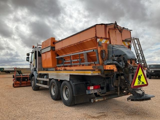 Renault Kerax 430DXI - מפלסת שלג: תמונה 2 Renault Kerax 430DXI - מפלסת שלג: תמונה 2