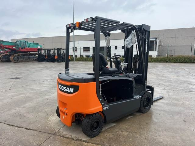 Doosan B35X-7 PLUS - מלגזה חשמלית: תמונה 3 Doosan B35X-7 PLUS - מלגזה חשמלית: תמונה 3