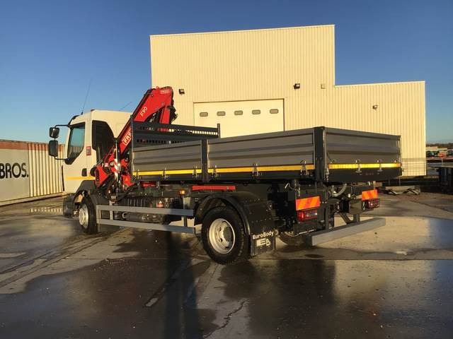 Renault D210 - משאית צד נופל/ שטוחה, משאית מנוף: תמונה 2 Renault D210 - משאית צד נופל/ שטוחה, משאית מנוף: תמונה 2