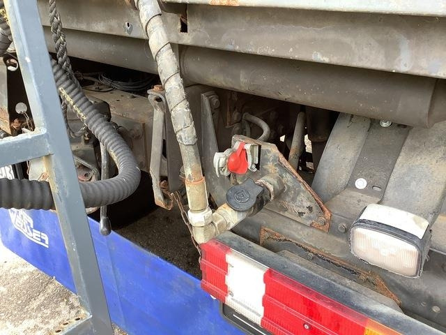 MB Trac Unimog U300 - מפלסת שלג: תמונה 2 MB Trac Unimog U300 - מפלסת שלג: תמונה 2