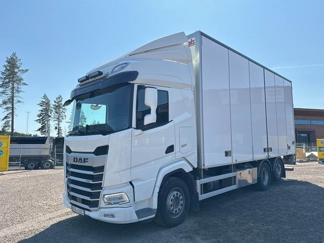 DAF XF 530 FAN - משאית תיבה: תמונה 1 DAF XF 530 FAN - משאית תיבה: תמונה 1