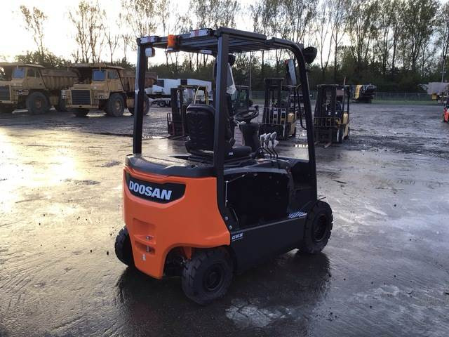 Doosan B25X-7 PLUS - מלגזה חשמלית: תמונה 3 Doosan B25X-7 PLUS - מלגזה חשמלית: תמונה 3