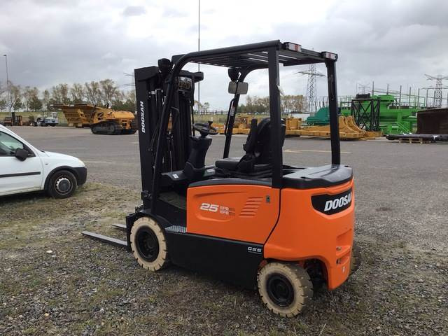 Doosan B25X-7 PLUS - מלגזה חשמלית: תמונה 2 Doosan B25X-7 PLUS - מלגזה חשמלית: תמונה 2