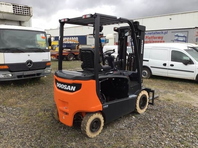 Doosan B25X-7 PLUS - מלגזה חשמלית: תמונה 3 Doosan B25X-7 PLUS - מלגזה חשמלית: תמונה 3