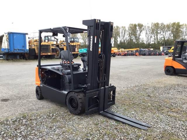Doosan B35X-7 PLUS - מלגזה חשמלית: תמונה 4 Doosan B35X-7 PLUS - מלגזה חשמלית: תמונה 4