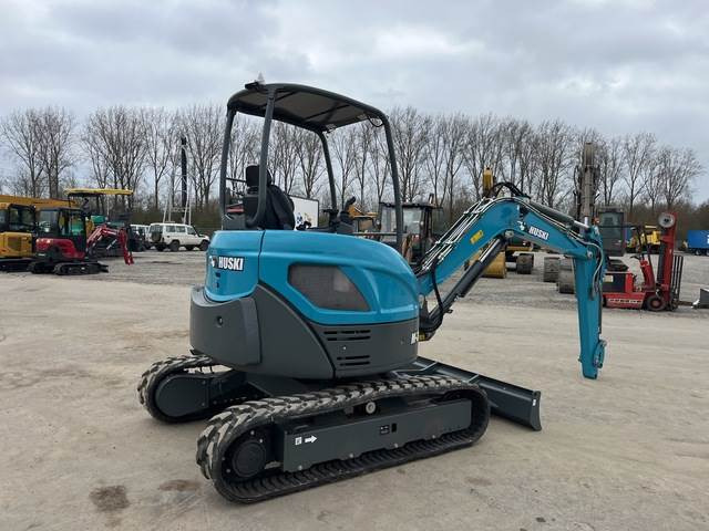 Toyota Huski M38U - מיני מחפר: תמונה 3 Toyota Huski M38U - מיני מחפר: תמונה 3