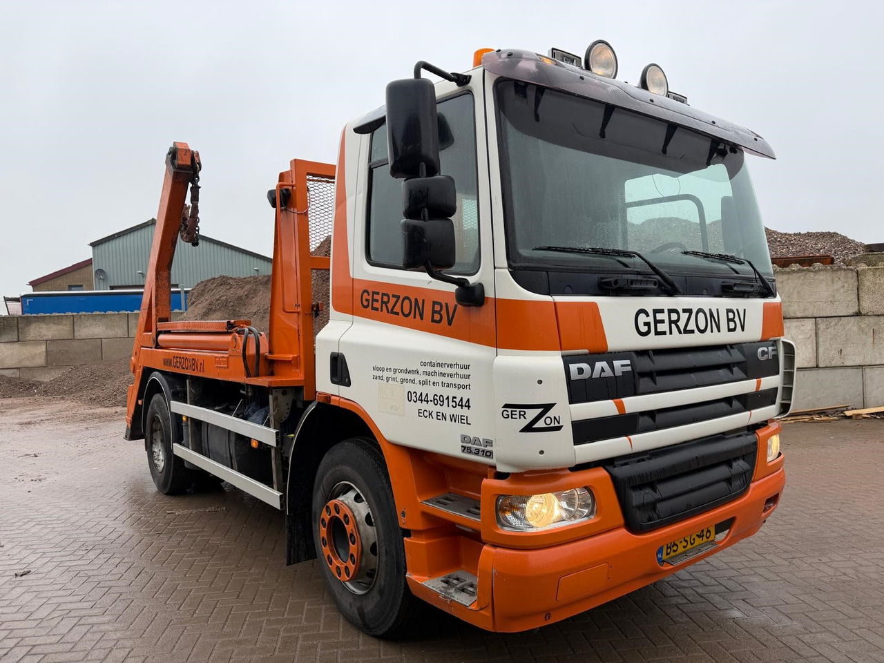 DAF CF 75.310 - משאית דילוג העמסה: תמונה 3 DAF CF 75.310 - משאית דילוג העמסה: תמונה 3