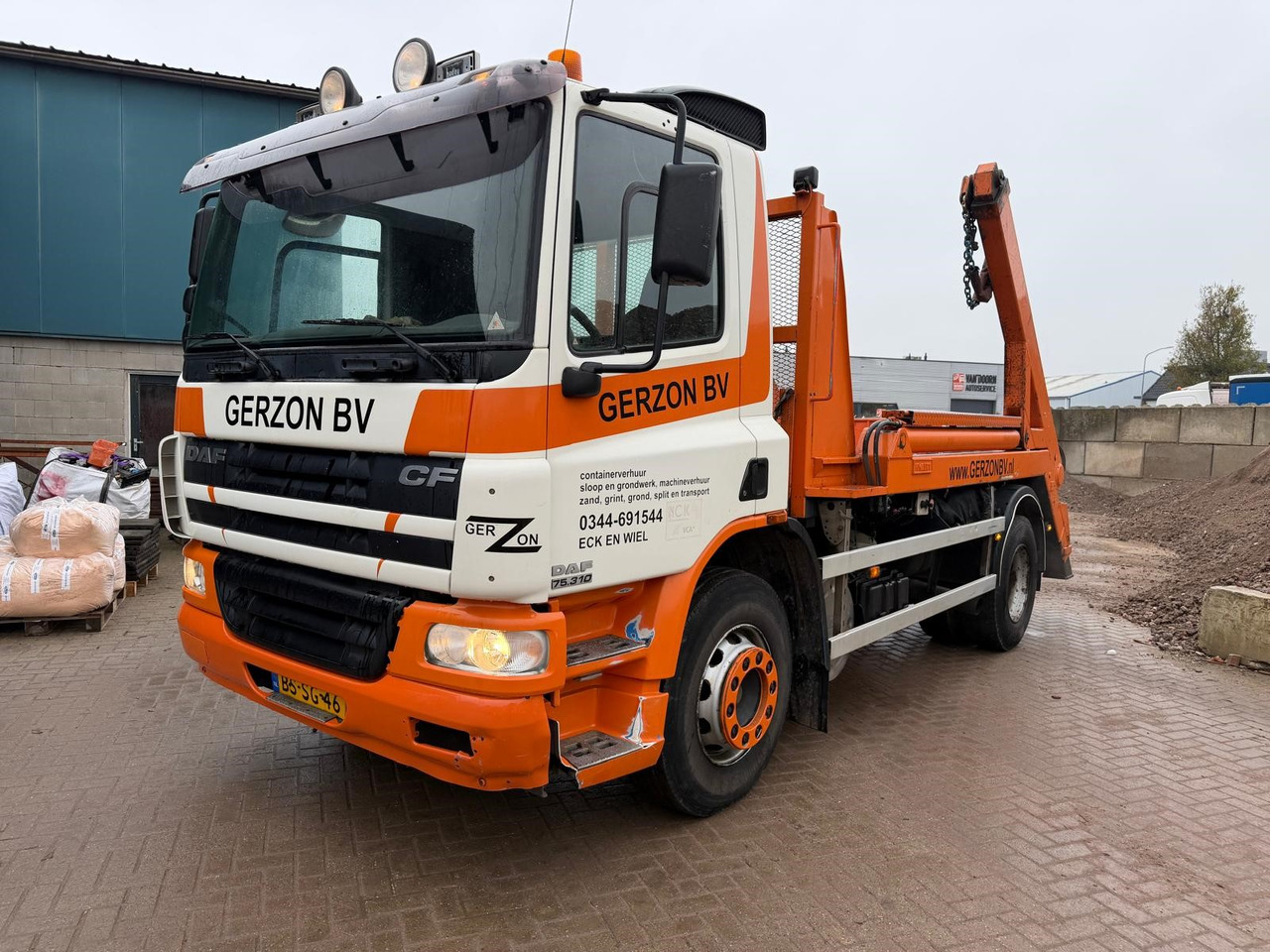 DAF CF 75.310 - משאית דילוג העמסה: תמונה 1 DAF CF 75.310 - משאית דילוג העמסה: תמונה 1