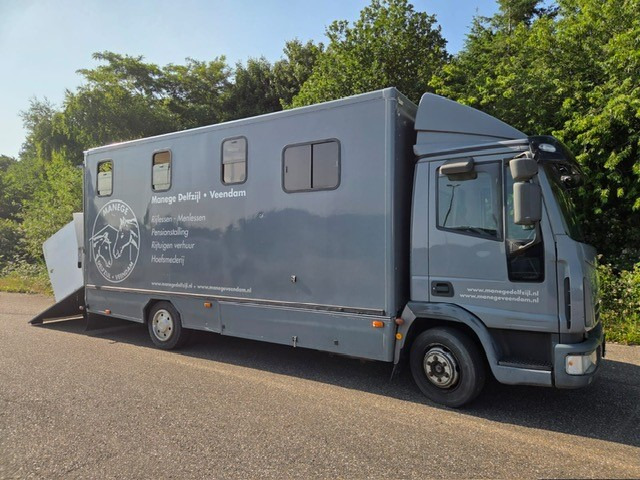 IVECO 75E - משאית להובלת בעלי חיים: תמונה 2 IVECO 75E - משאית להובלת בעלי חיים: תמונה 2