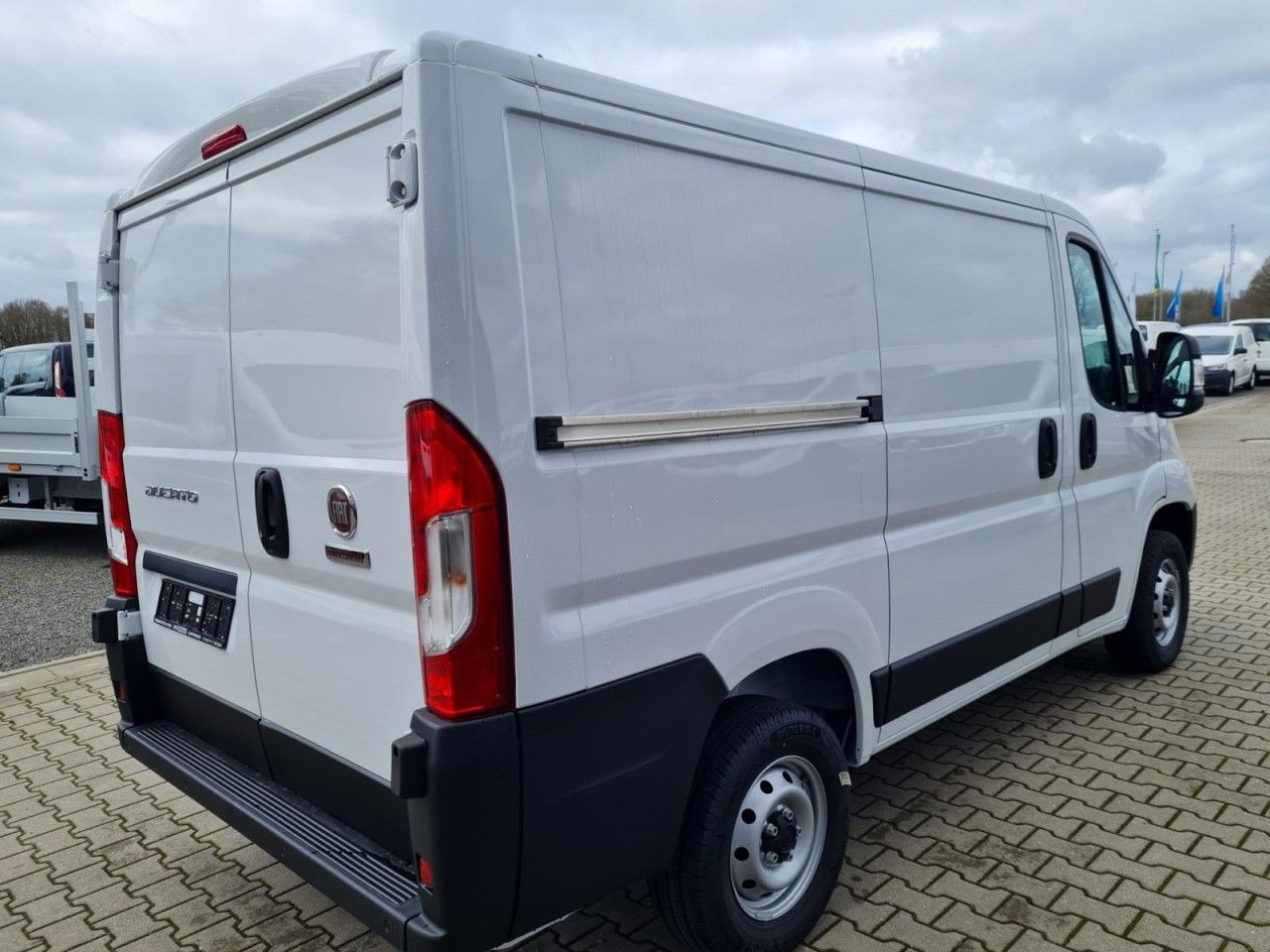 Fiat Ducato 30 Kasten L1H1 KLIMA PDC TEMPOMAT - כלי רכב מסחרי קטן: תמונה 4 Fiat Ducato 30 Kasten L1H1 KLIMA PDC TEMPOMAT - כלי רכב מסחרי קטן: תמונה 4