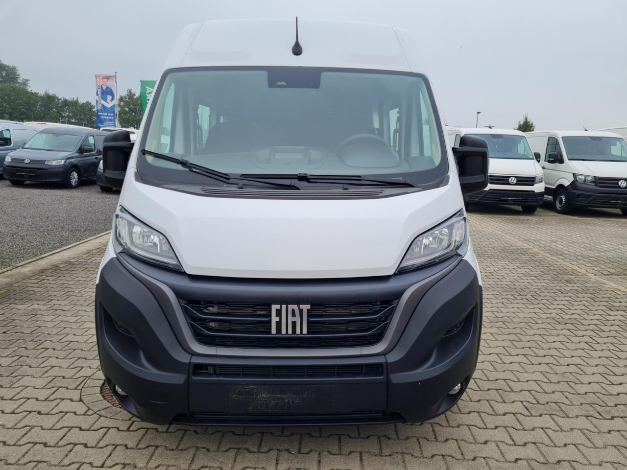 Fiat Ducato 35 Kasten Doka 7-Sitze 2x Schiebetür Maxi L2H2 - כלי רכב מסחרי עם לוח, כלי רכב מסחרי קומבי: תמונה 2 Fiat Ducato 35 Kasten Doka 7-Sitze 2x Schiebetür Maxi L2H2 - כלי רכב מסחרי עם לוח, כלי רכב מסחרי קומבי: תמונה 2