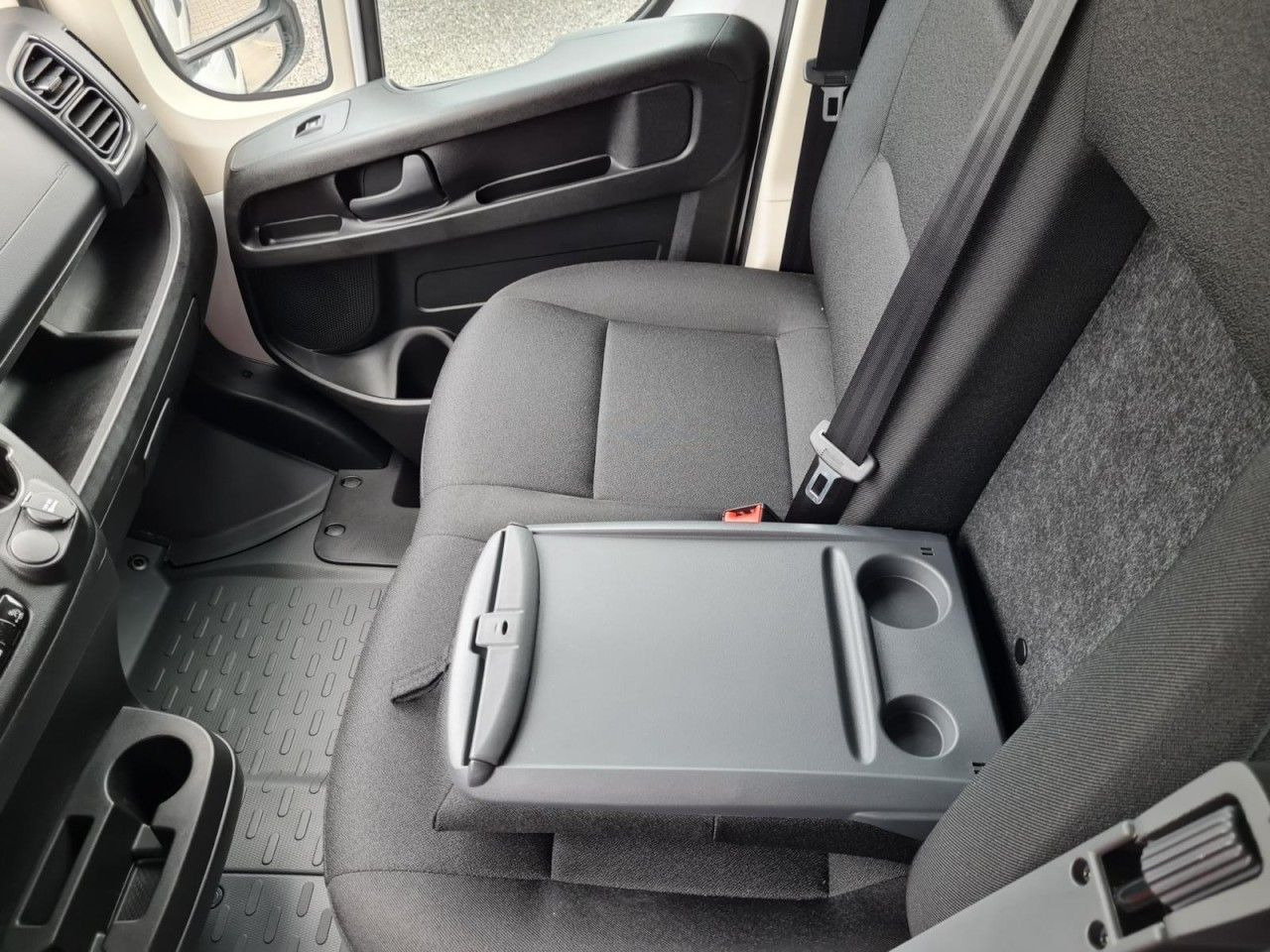 הַחכָּרָה  Fiat Ducato 35 Kasten Doka 7-Sitze 2x Schiebetür Maxi Fiat Ducato 35 Kasten Doka 7-Sitze 2x Schiebetür Maxi: תמונה 22