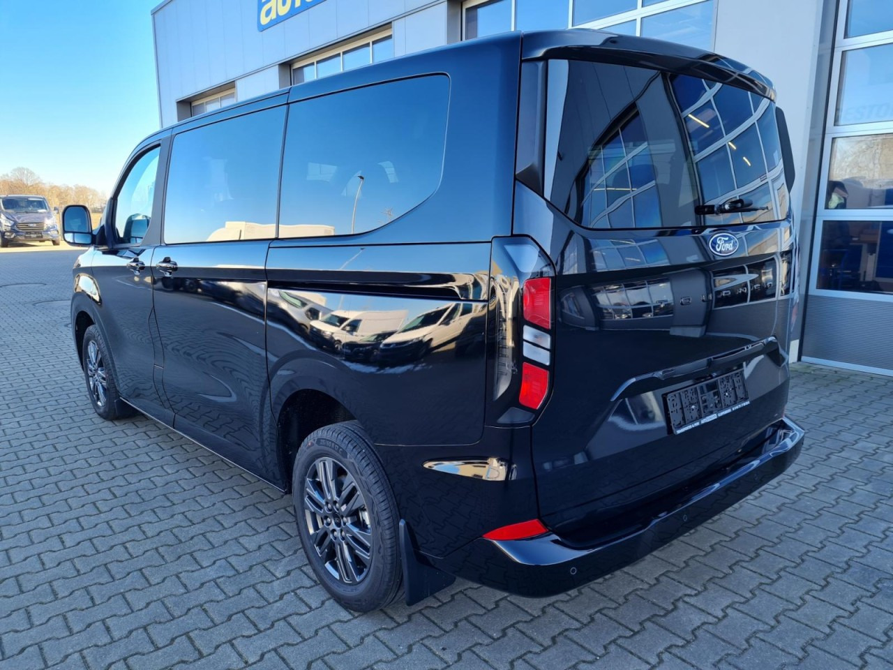 Ford Tourneo Custom 320 L1 AG Titanium X AHK LED NAVI 2X SCHIEBE - כלי רכב מסחרי קומבי: תמונה 4 Ford Tourneo Custom 320 L1 AG Titanium X AHK LED NAVI 2X SCHIEBE - כלי רכב מסחרי קומבי: תמונה 4
