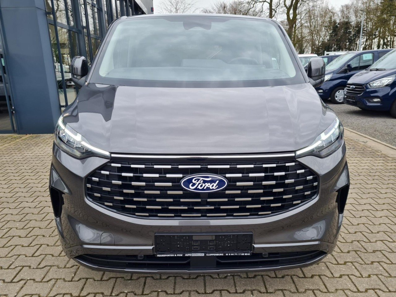 Ford Tourneo Custom 320 L1 AG Titanium X AHK LED NAVI 2X SCHIEBE - כלי רכב מסחרי לנוסעים: תמונה 2 Ford Tourneo Custom 320 L1 AG Titanium X AHK LED NAVI 2X SCHIEBE - כלי רכב מסחרי לנוסעים: תמונה 2