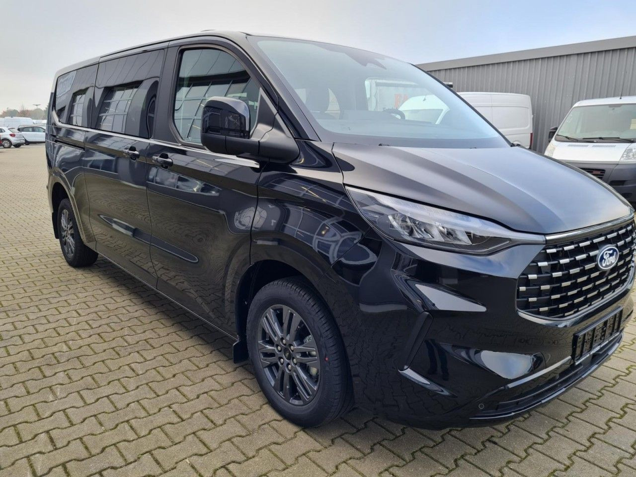 Ford Tourneo Custom 320 L2 Titanium 9 Sitze STANDHZ - כלי רכב מסחרי לנוסעים: תמונה 3 Ford Tourneo Custom 320 L2 Titanium 9 Sitze STANDHZ - כלי רכב מסחרי לנוסעים: תמונה 3