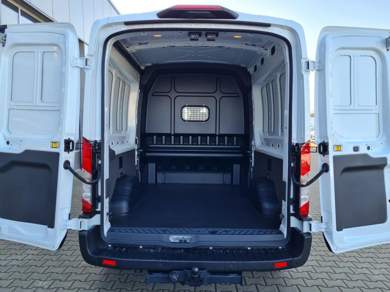 Ford Transit 350 Kasten Doka mixto TDCi L3 Trend AHK - כלי רכב מסחרי עם לוח: תמונה 5 Ford Transit 350 Kasten Doka mixto TDCi L3 Trend AHK - כלי רכב מסחרי עם לוח: תמונה 5
