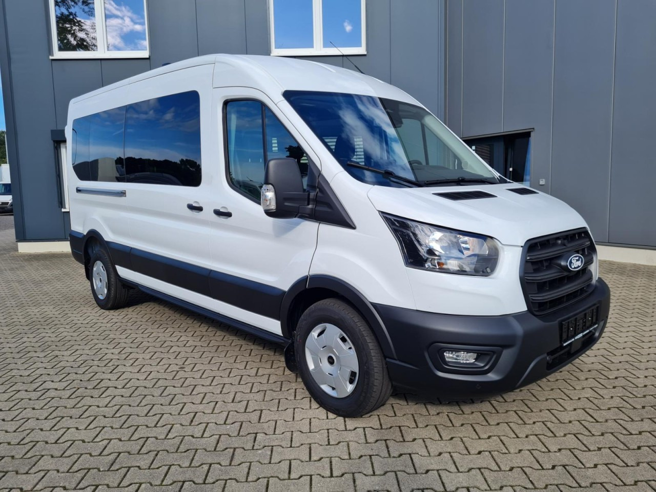Ford Transit 350 Kombi TDCi L3 Trend 9 Sitzer AUTOMATIK - מיניבוס, כלי רכב מסחרי לנוסעים: תמונה 3 Ford Transit 350 Kombi TDCi L3 Trend 9 Sitzer AUTOMATIK - מיניבוס, כלי רכב מסחרי לנוסעים: תמונה 3