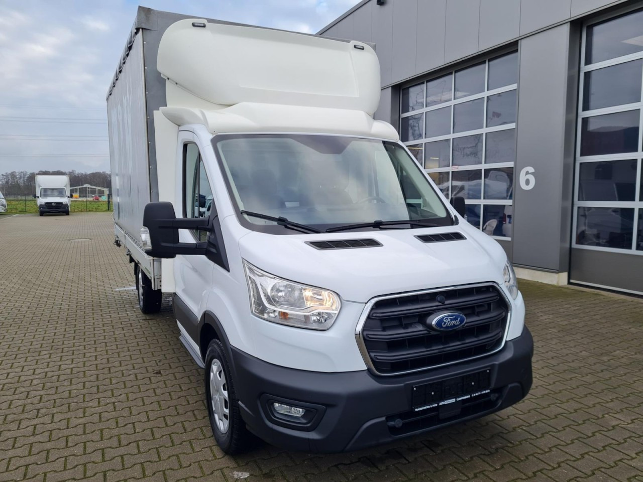 Ford Transit 350 Pritsche TDci Schiebe Plane Trend RWD - כלי רכב מסחרי עם וילונות צד: תמונה 2 Ford Transit 350 Pritsche TDci Schiebe Plane Trend RWD - כלי רכב מסחרי עם וילונות צד: תמונה 2
