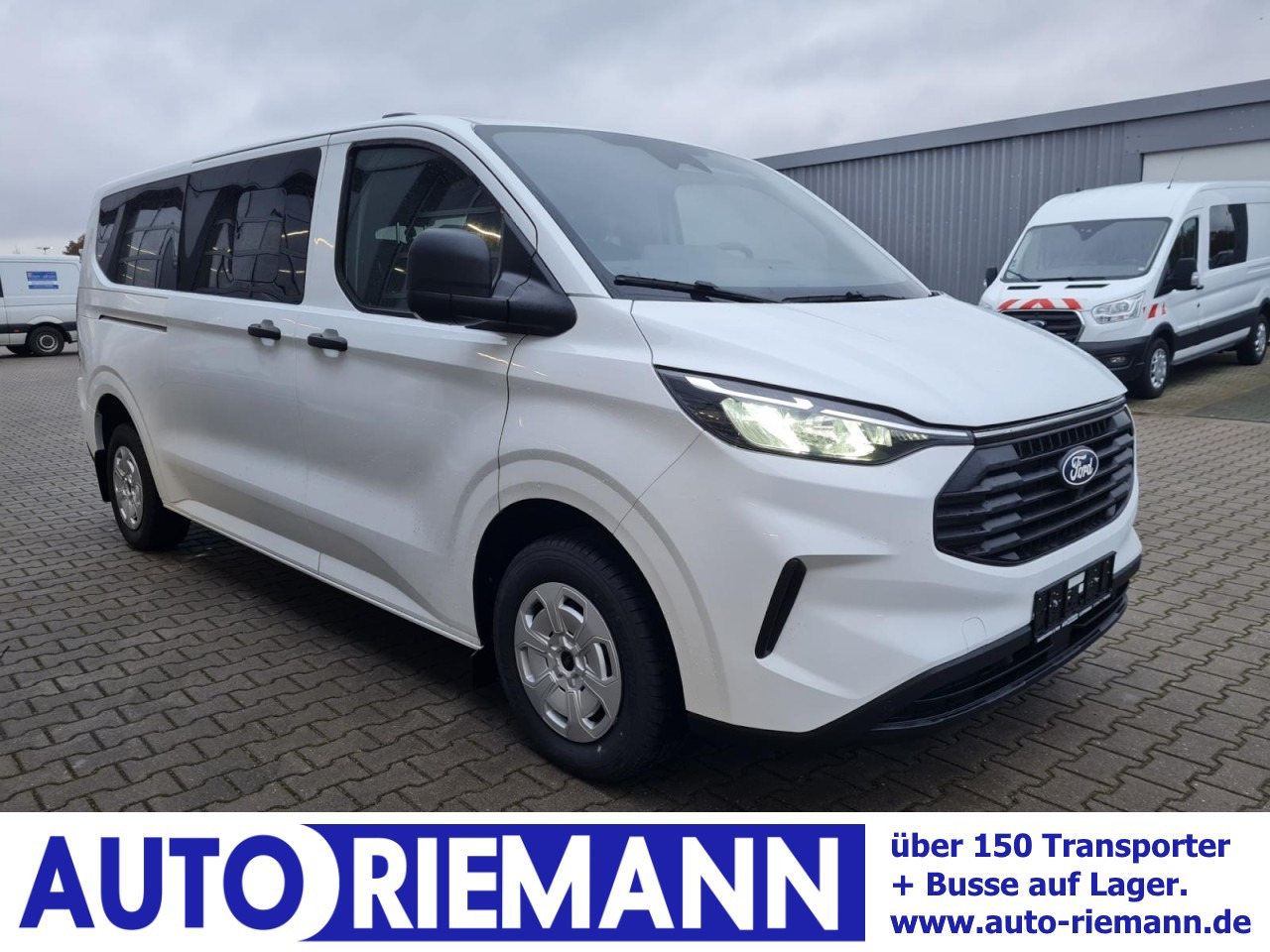 Ford Transit Custom Kombi 320 L2 Trend 9 Sitze KAMERA - מיניבוס, כלי רכב מסחרי לנוסעים: תמונה 1 Ford Transit Custom Kombi 320 L2 Trend 9 Sitze KAMERA - מיניבוס, כלי רכב מסחרי לנוסעים: תמונה 1