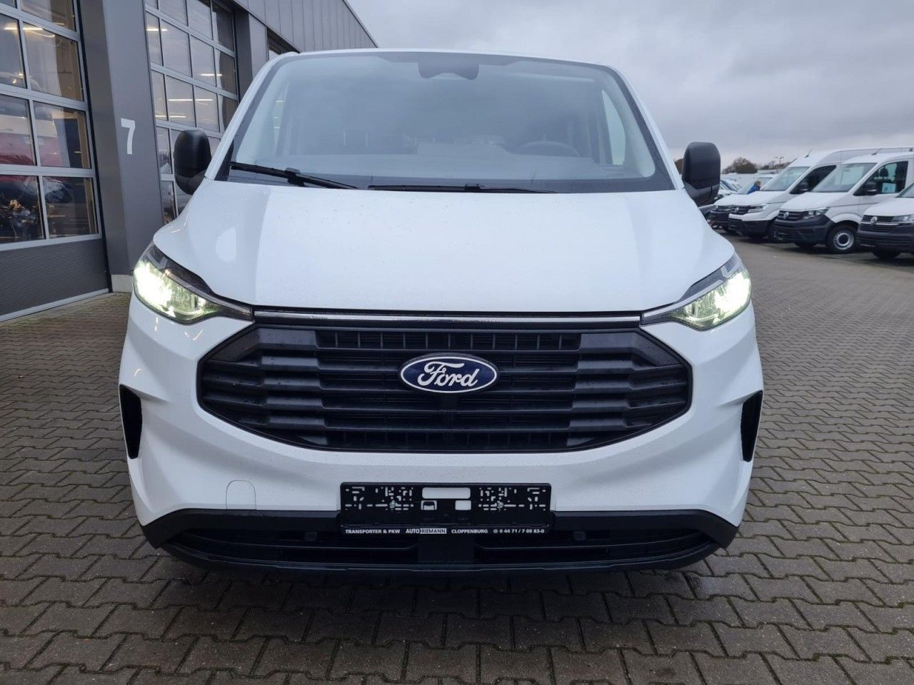 Ford Transit Custom Kombi 320 L2 Trend 9 Sitze KAMERA - מכונית: תמונה 2 Ford Transit Custom Kombi 320 L2 Trend 9 Sitze KAMERA - מכונית: תמונה 2