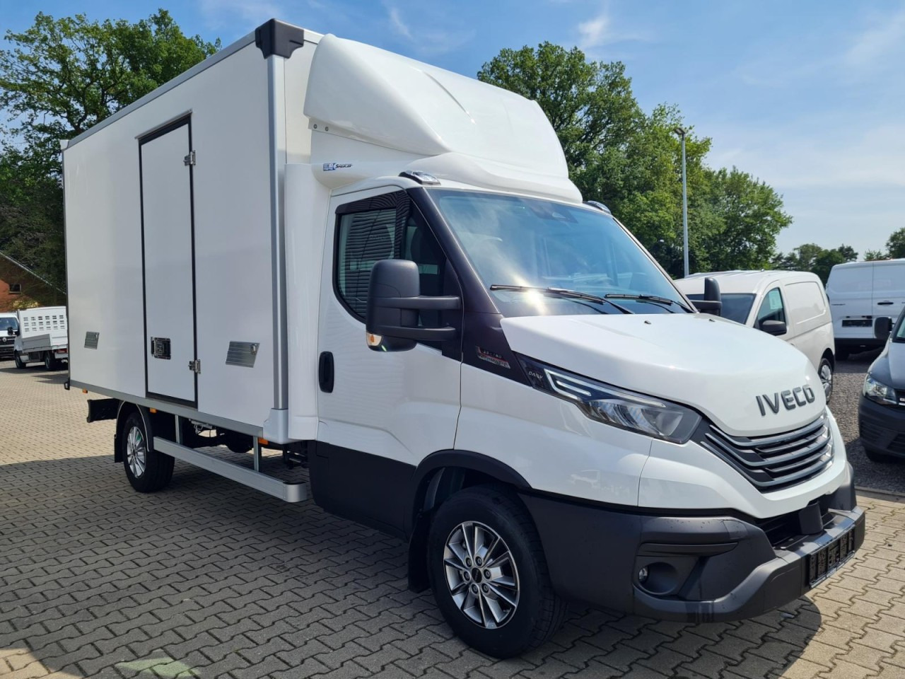 Iveco DAILY 35S18 Koffer Automatik ALU KAMERA NAVI TEMPOMAT - כלי רכב מסחרי עם תיבה: תמונה 3 Iveco DAILY 35S18 Koffer Automatik ALU KAMERA NAVI TEMPOMAT - כלי רכב מסחרי עם תיבה: תמונה 3