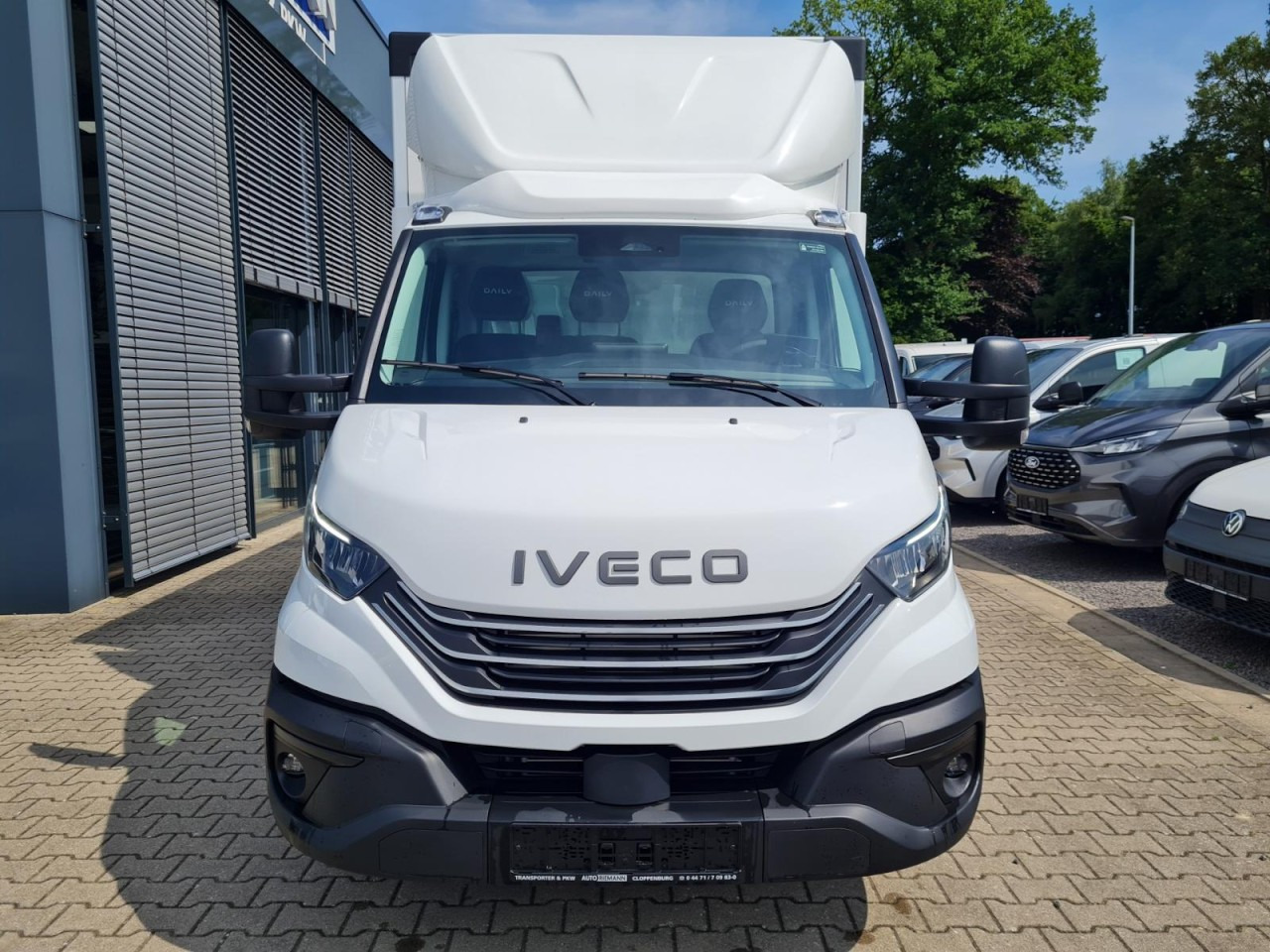 Iveco DAILY 35S18 Koffer Automatik ALU KAMERA NAVI TEMPOMAT - כלי רכב מסחרי עם תיבה: תמונה 2 Iveco DAILY 35S18 Koffer Automatik ALU KAMERA NAVI TEMPOMAT - כלי רכב מסחרי עם תיבה: תמונה 2