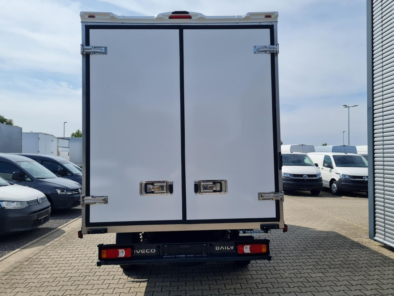 Iveco DAILY 35S18 Koffer Automatik ALU KAMERA NAVI TEMPOMAT - כלי רכב מסחרי עם תיבה: תמונה 5 Iveco DAILY 35S18 Koffer Automatik ALU KAMERA NAVI TEMPOMAT - כלי רכב מסחרי עם תיבה: תמונה 5