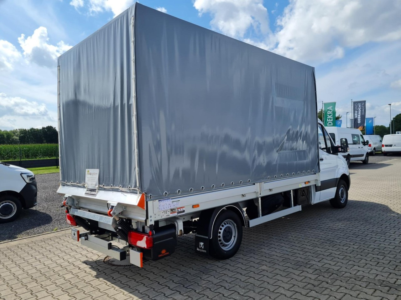 Mercedes-Benz Sprinter 315 / 317 Pritsche Schiebe Plane LBW KLIMA - כלי רכב מסחרי עם וילונות צד: תמונה 5 Mercedes-Benz Sprinter 315 / 317 Pritsche Schiebe Plane LBW KLIMA - כלי רכב מסחרי עם וילונות צד: תמונה 5