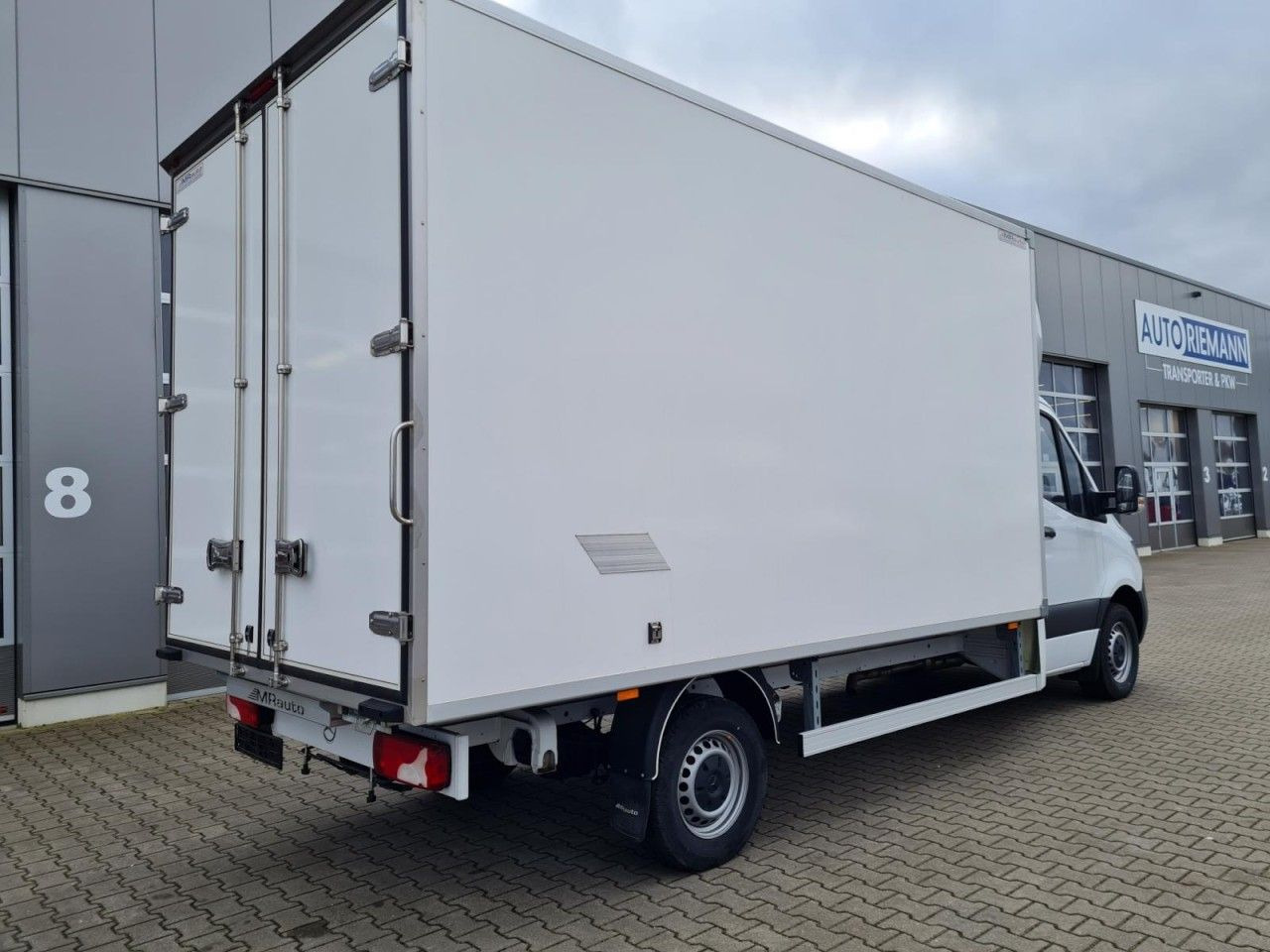 Mercedes-Benz Sprinter 315 CDi Koffer lang MBux, Klima - כלי רכב מסחרי עם תיבה: תמונה 4 Mercedes-Benz Sprinter 315 CDi Koffer lang MBux, Klima - כלי רכב מסחרי עם תיבה: תמונה 4