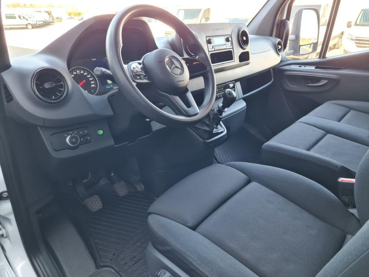 Mercedes-Benz Sprinter 315 CDi RWD Koffer LBW KLIMA TEMPOMAT - כלי רכב מסחרי עם תיבה: תמונה 4 Mercedes-Benz Sprinter 315 CDi RWD Koffer LBW KLIMA TEMPOMAT - כלי רכב מסחרי עם תיבה: תמונה 4