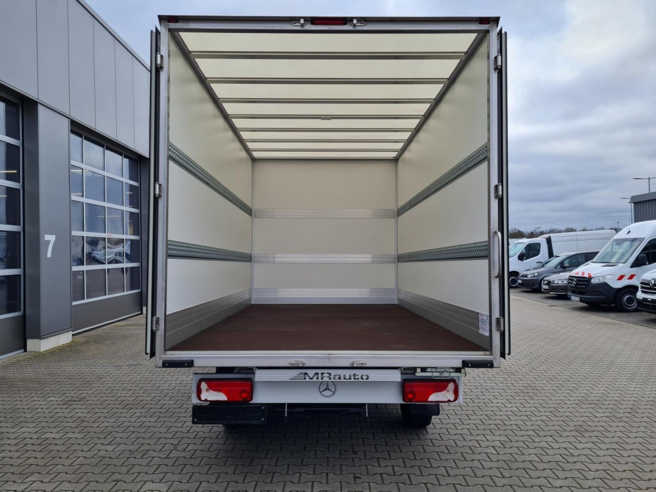 Mercedes-Benz Sprinter 315 Koffer lang MBux KLIMA NAVI TEMPOMAT - כלי רכב מסחרי עם תיבה: תמונה 5 Mercedes-Benz Sprinter 315 Koffer lang MBux KLIMA NAVI TEMPOMAT - כלי רכב מסחרי עם תיבה: תמונה 5