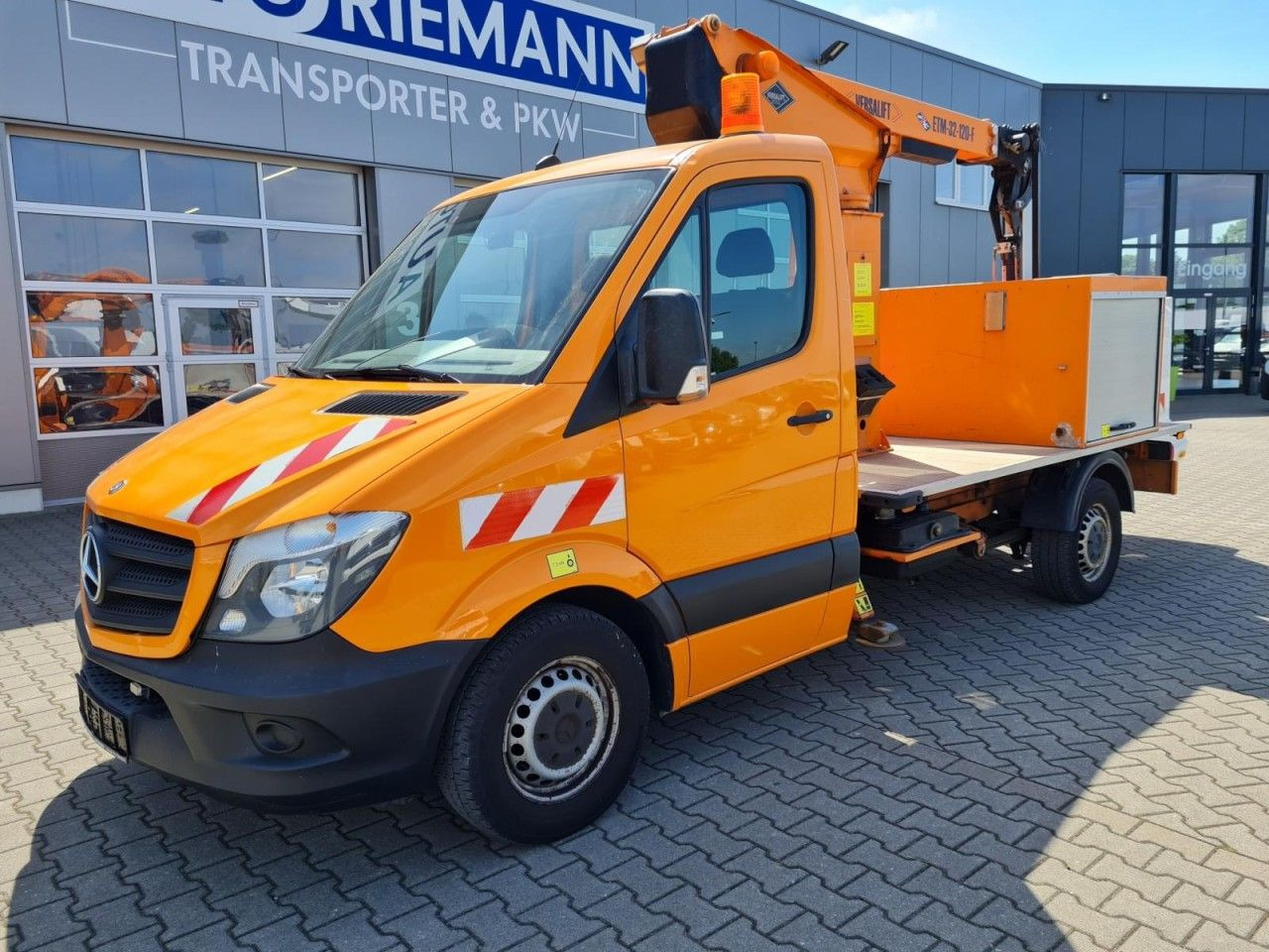 Mercedes-Benz Sprinter 316 CDI Hubarbeitsbühne 12m Korb isolie - פלטפורמה אווירית מותקנת על משאית: תמונה 2 Mercedes-Benz Sprinter 316 CDI Hubarbeitsbühne 12m Korb isolie - פלטפורמה אווירית מותקנת על משאית: תמונה 2