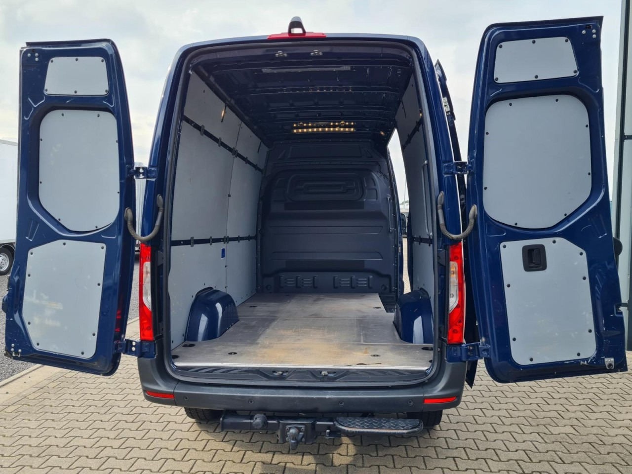 הַחכָּרָה  Mercedes-Benz Sprinter 316 Kasten CDI MR RWD AHK MBUX KAMERA Mercedes-Benz Sprinter 316 Kasten CDI MR RWD AHK MBUX KAMERA: תמונה 7