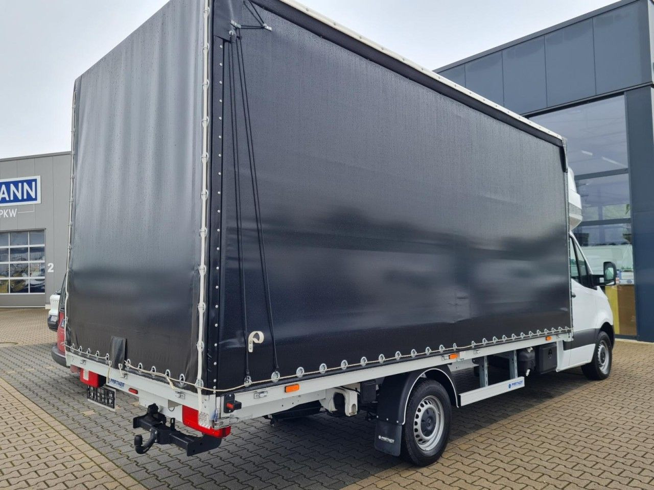 Mercedes-Benz Sprinter 317 AG Pritsche Schiebe Plane Schlafkab - כלי רכב מסחרי עם וילונות צד: תמונה 4 Mercedes-Benz Sprinter 317 AG Pritsche Schiebe Plane Schlafkab - כלי רכב מסחרי עם וילונות צד: תמונה 4