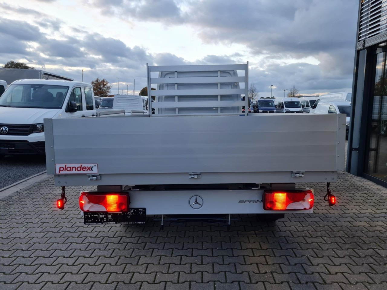 Mercedes-Benz Sprinter 317 CDI Pritsche L3 lang RWD KLIMA TEMPOMAT - כלי רכב מסחרי במיטה שטוחה: תמונה 5 Mercedes-Benz Sprinter 317 CDI Pritsche L3 lang RWD KLIMA TEMPOMAT - כלי רכב מסחרי במיטה שטוחה: תמונה 5