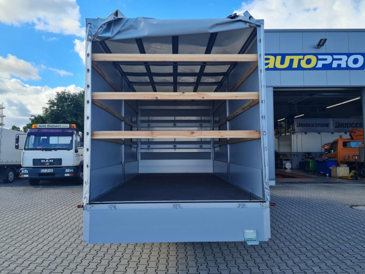 כלי רכב מסחרי עם וילונות צד Mercedes-Benz Sprinter 317 CDI Pritsche Plane Schlafkab. RWD: תמונה 16