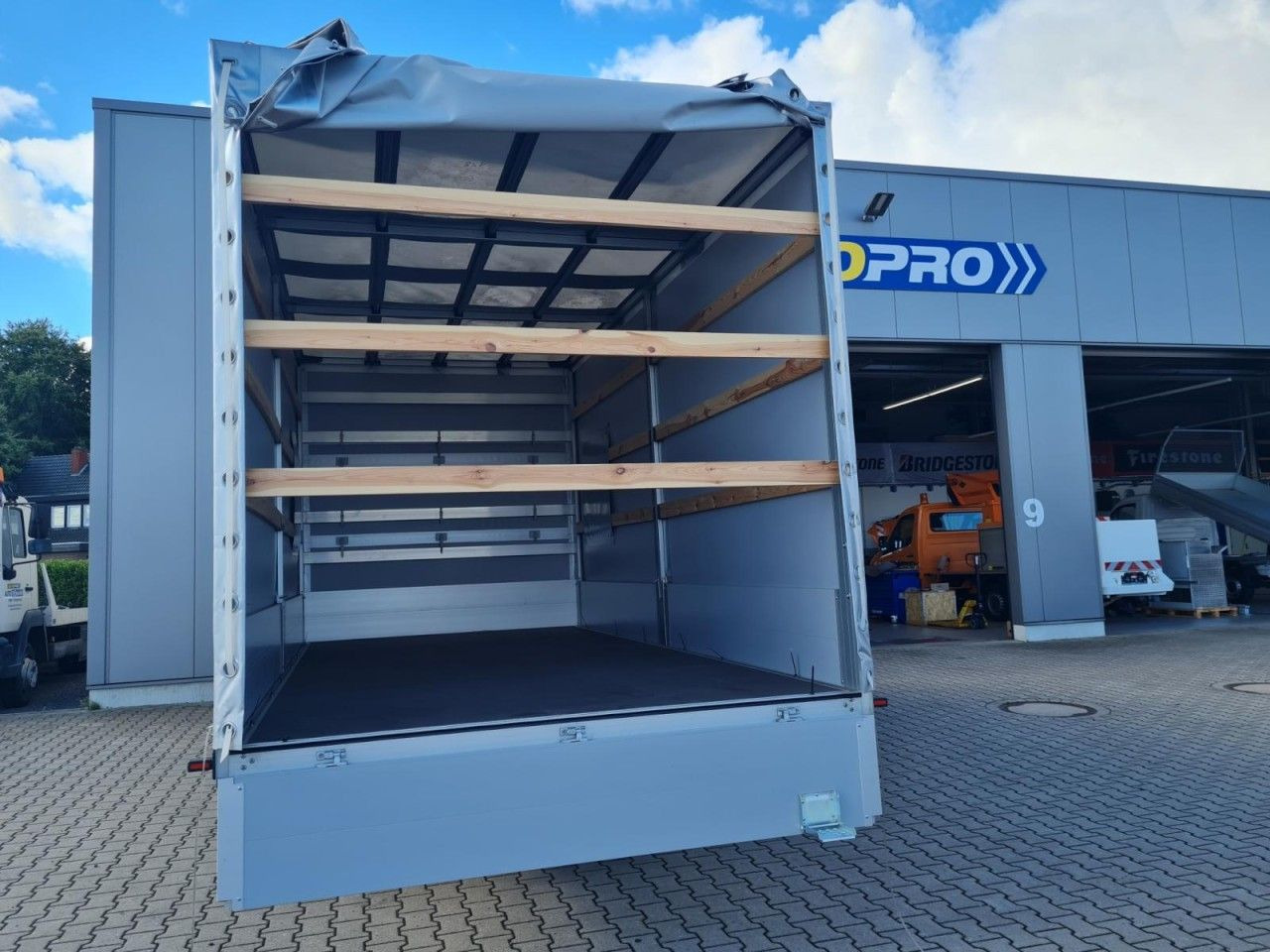 כלי רכב מסחרי עם וילונות צד Mercedes-Benz Sprinter 317 CDI Pritsche Plane Schlafkab. RWD: תמונה 6