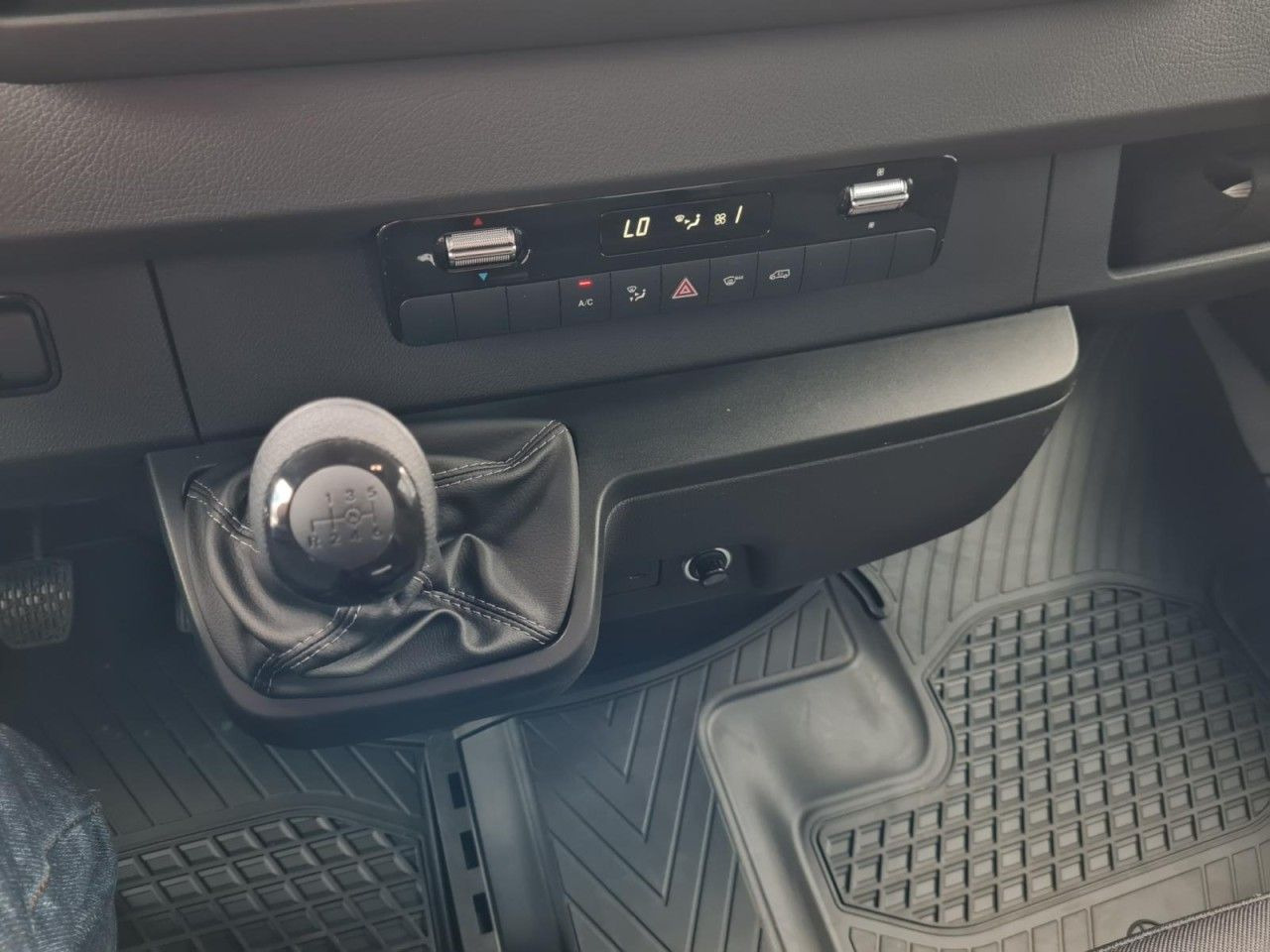 כלי רכב מסחרי עם וילונות צד Mercedes-Benz Sprinter 317 CDI Pritsche Plane Schlafkab. RWD: תמונה 13