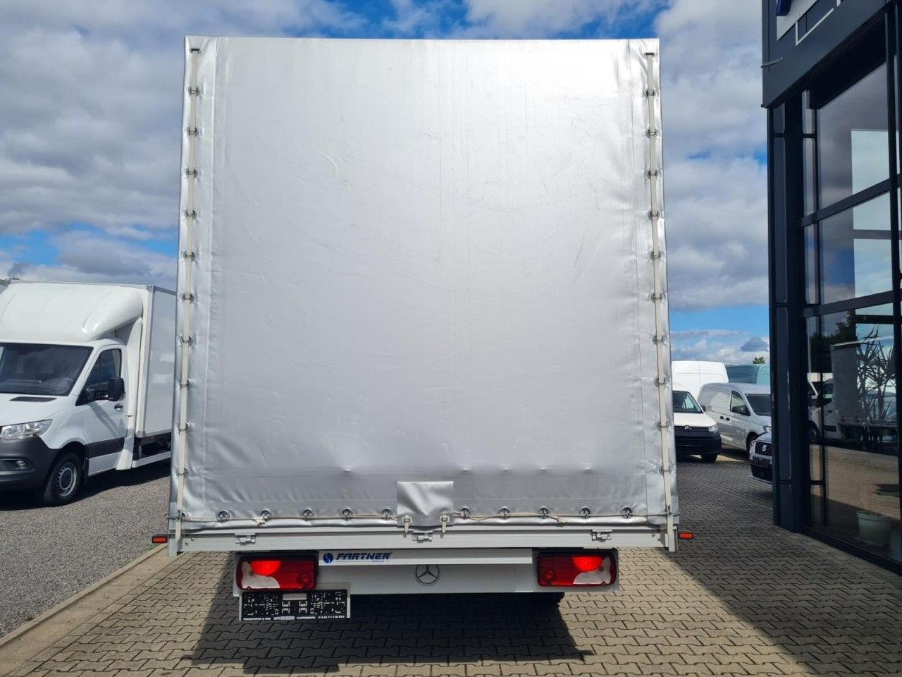 כלי רכב מסחרי עם וילונות צד Mercedes-Benz Sprinter 317 CDI Pritsche Plane Schlafkab. RWD: תמונה 7