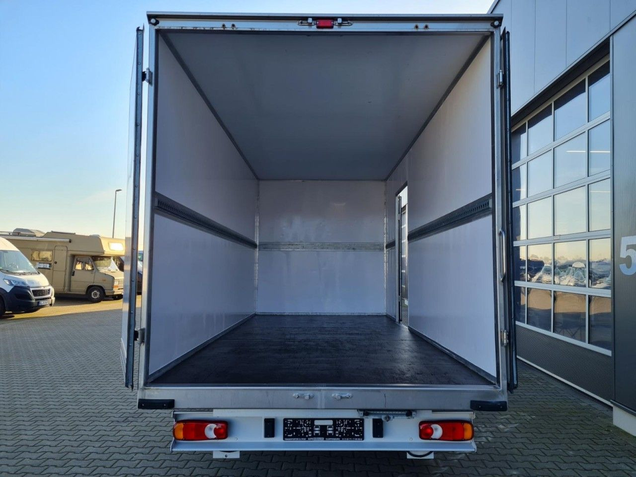Peugeot Boxer 3.5t Koffer lang L4 ERGO KLIMA KOMFORT TEM - כלי רכב מסחרי עם תיבה: תמונה 5 Peugeot Boxer 3.5t Koffer lang L4 ERGO KLIMA KOMFORT TEM - כלי רכב מסחרי עם תיבה: תמונה 5