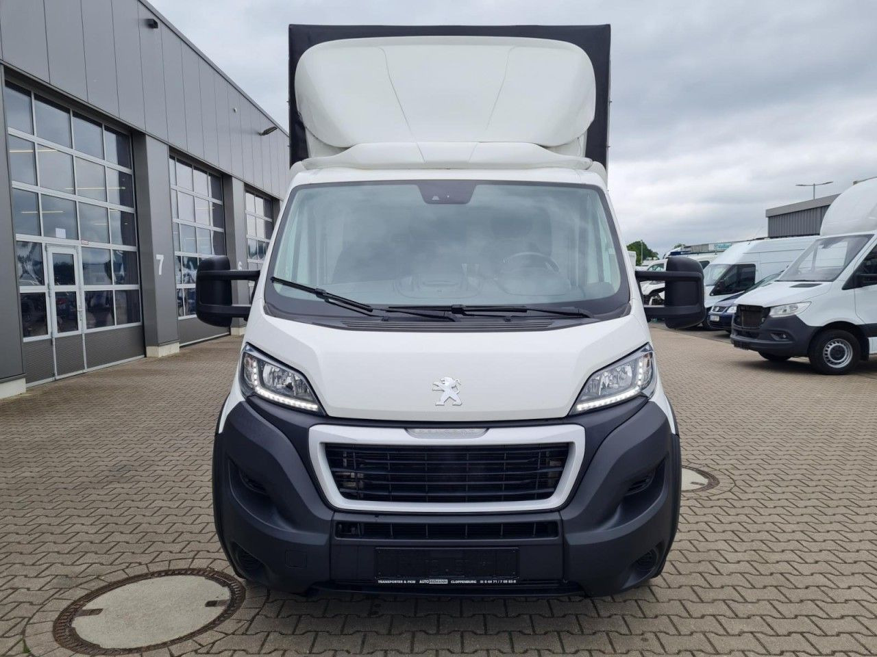 Peugeot Boxer 3,5t Pritsche Plane 2.2 HDi L4 435 - כלי רכב מסחרי עם וילונות צד: תמונה 2 Peugeot Boxer 3,5t Pritsche Plane 2.2 HDi L4 435 - כלי רכב מסחרי עם וילונות צד: תמונה 2