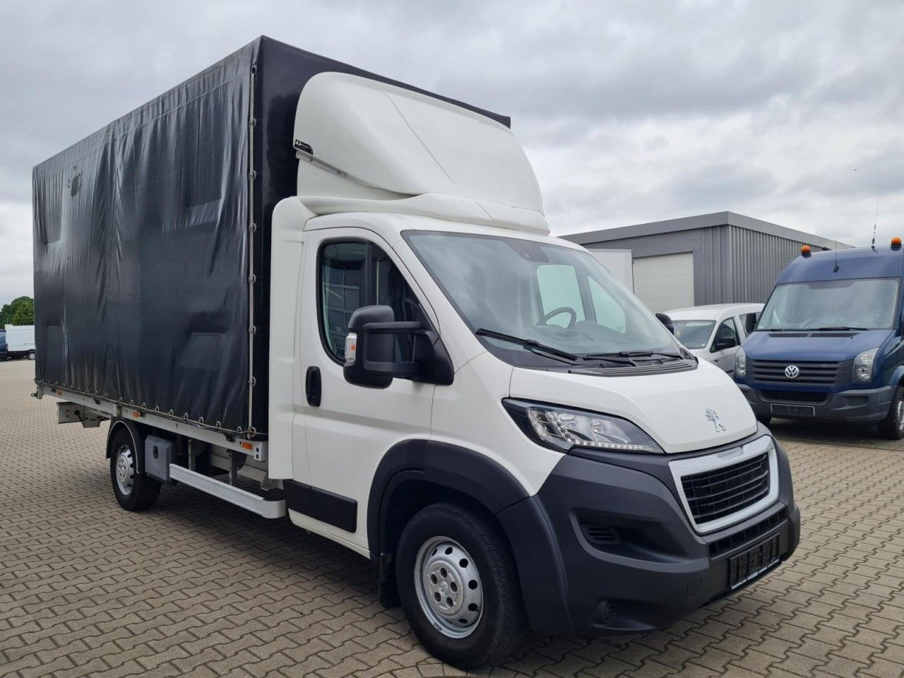 Peugeot Boxer 3.5t Pritsche Plane lang L4 ERGO KLIMA 10 - כלי רכב מסחרי עם וילונות צד: תמונה 3 Peugeot Boxer 3.5t Pritsche Plane lang L4 ERGO KLIMA 10 - כלי רכב מסחרי עם וילונות צד: תמונה 3