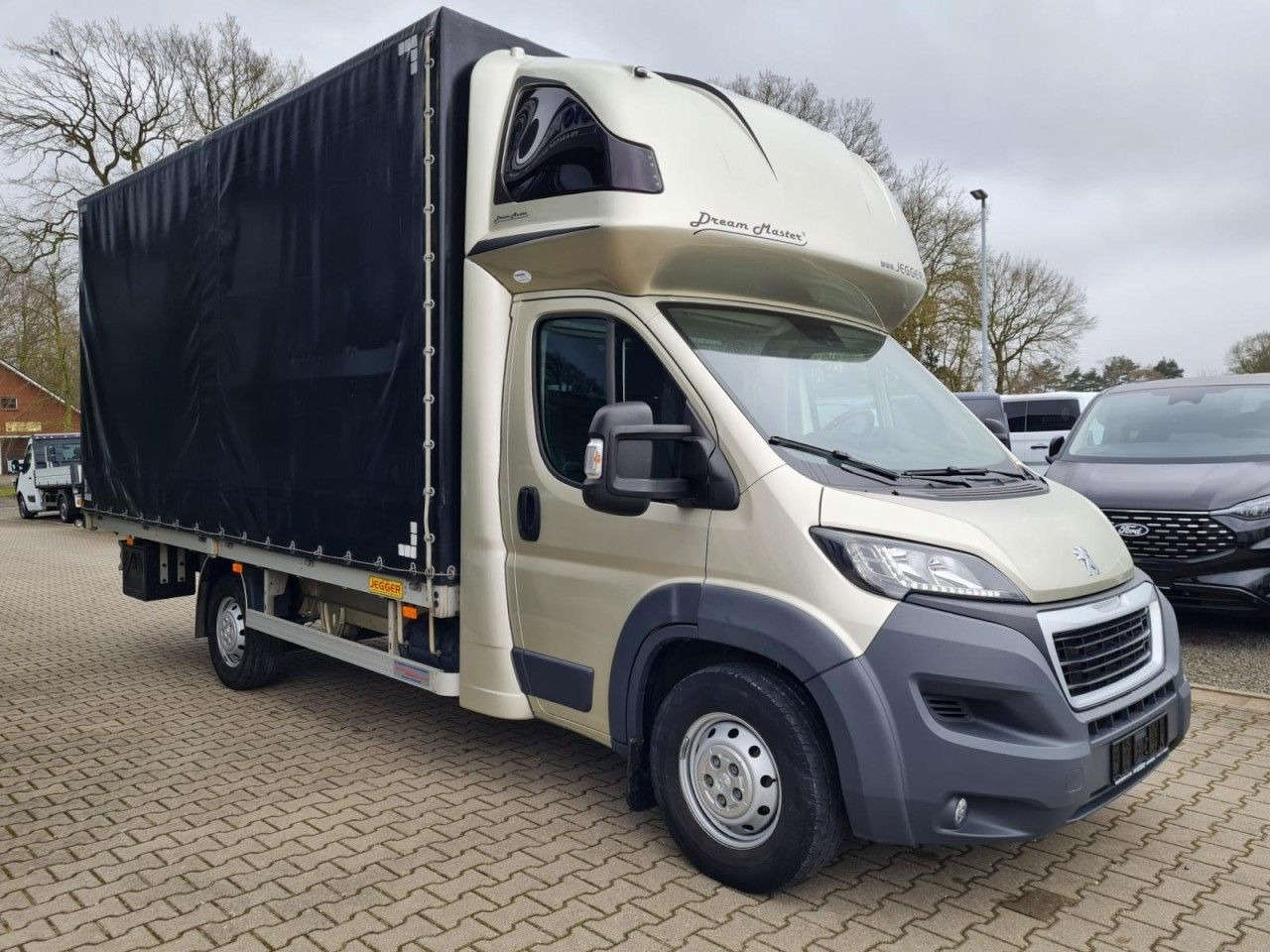 Peugeot Boxer Pritsche L4 Schiebe Plane Schlafkab Luftfe - כלי רכב מסחרי עם וילונות צד: תמונה 3 Peugeot Boxer Pritsche L4 Schiebe Plane Schlafkab Luftfe - כלי רכב מסחרי עם וילונות צד: תמונה 3