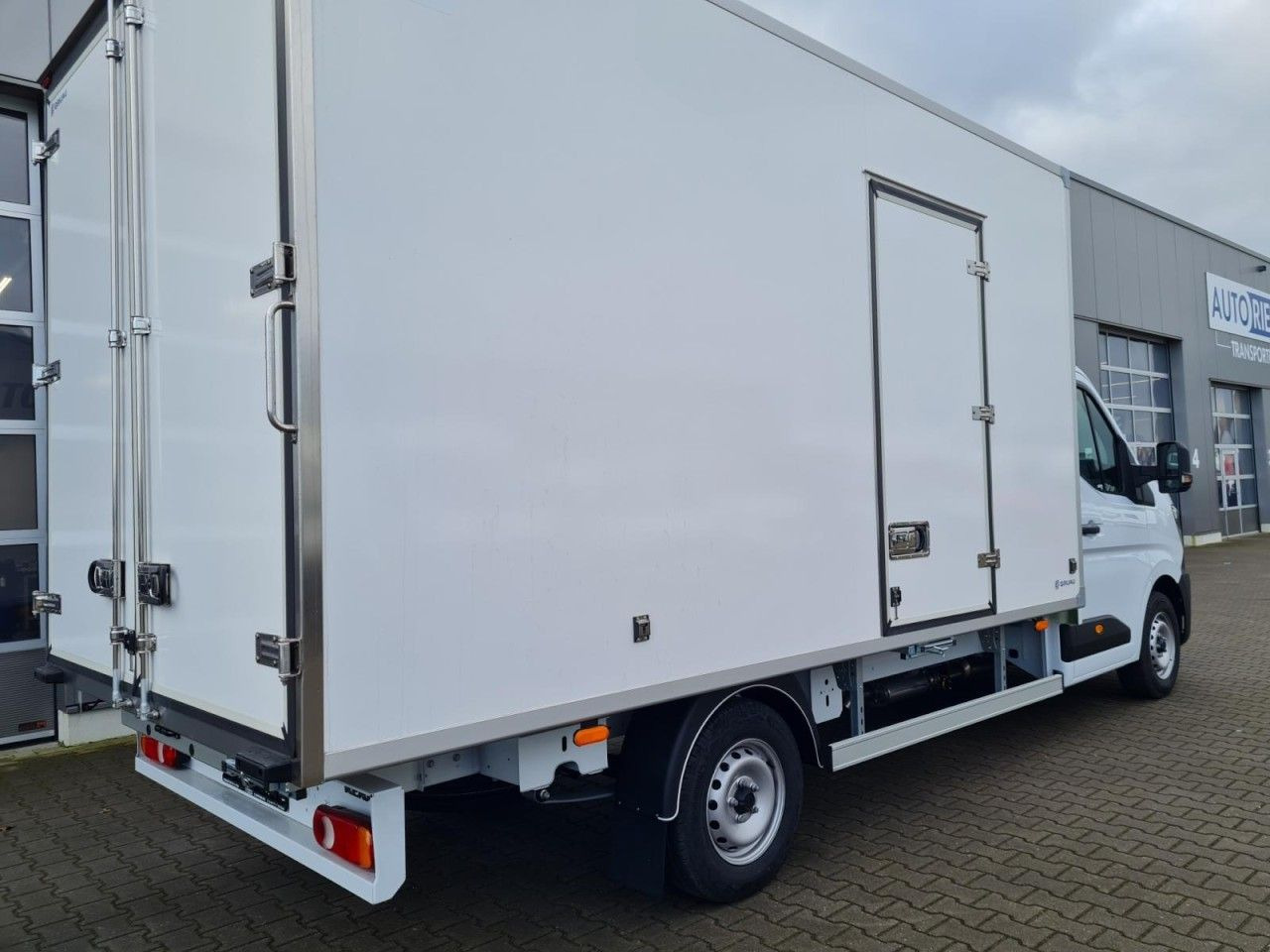 Renault Master 35 New Möbel Koffer KLIMA KAMERA TEMPOMAT - כלי רכב מסחרי עם תיבה: תמונה 5 Renault Master 35 New Möbel Koffer KLIMA KAMERA TEMPOMAT - כלי רכב מסחרי עם תיבה: תמונה 5