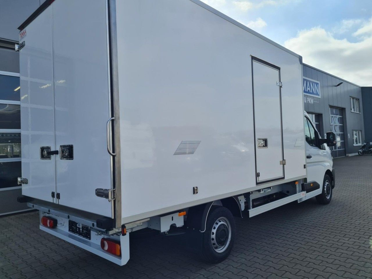 Renault Master 35 New Möbel Koffer KLIMA KOMFORT TEMPOMA - כלי רכב מסחרי עם תיבה: תמונה 4 Renault Master 35 New Möbel Koffer KLIMA KOMFORT TEMPOMA - כלי רכב מסחרי עם תיבה: תמונה 4