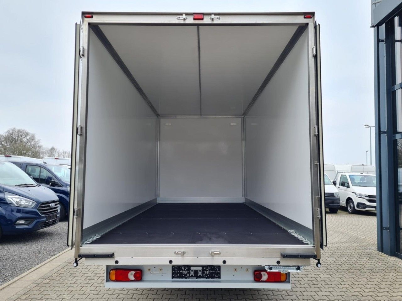 Renault Master 35 New Möbel Koffer LF 4.80m KLIMA TEMPOM - כלי רכב מסחרי עם תיבה: תמונה 5 Renault Master 35 New Möbel Koffer LF 4.80m KLIMA TEMPOM - כלי רכב מסחרי עם תיבה: תמונה 5
