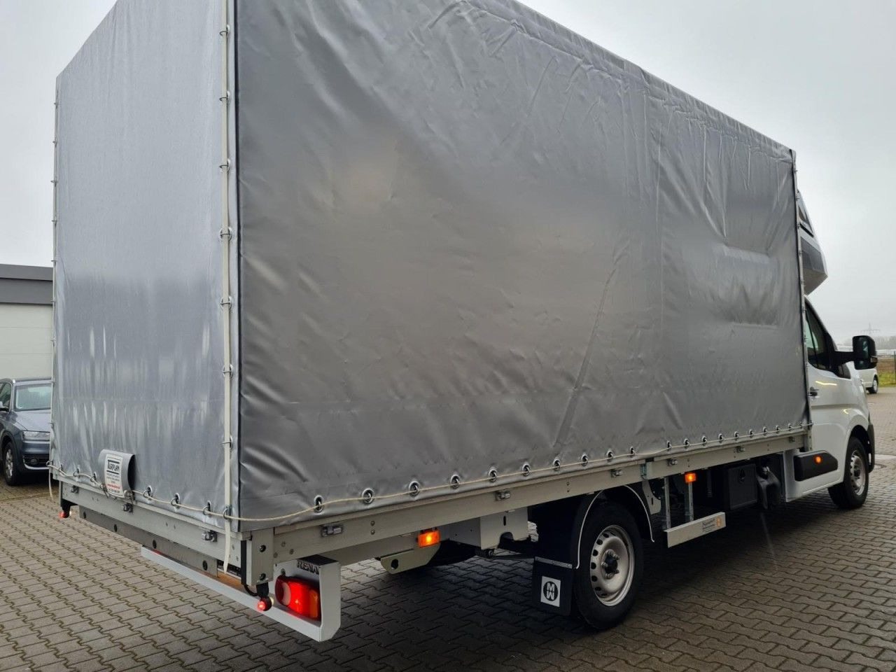 Renault Master 35 New Pritsche Schiebe Plane Schlafkab L - כלי רכב מסחרי עם וילונות צד: תמונה 5 Renault Master 35 New Pritsche Schiebe Plane Schlafkab L - כלי רכב מסחרי עם וילונות צד: תמונה 5
