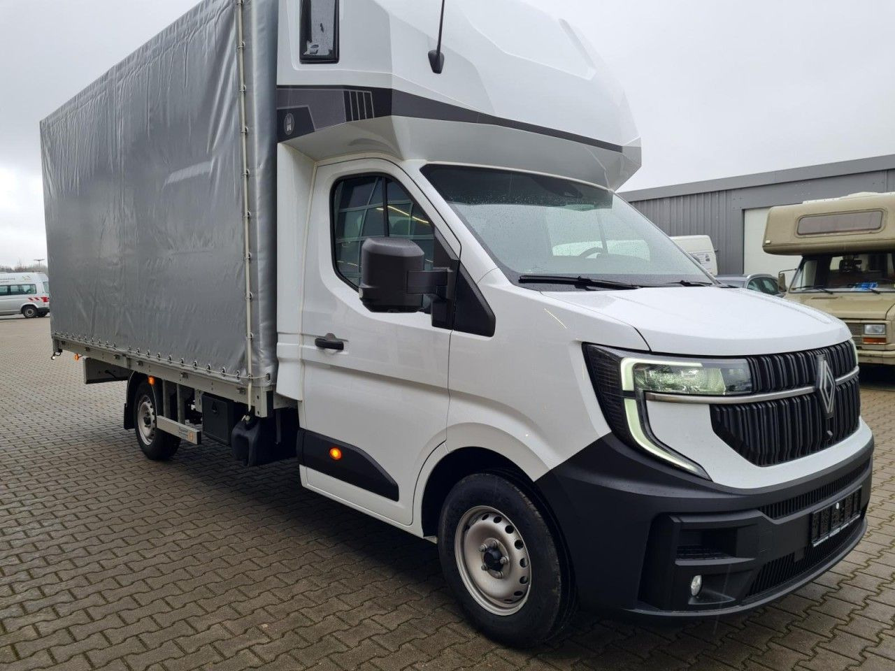 Renault Master 35 New Pritsche Schiebe Plane Schlafkab L - כלי רכב מסחרי עם וילונות צד: תמונה 4 Renault Master 35 New Pritsche Schiebe Plane Schlafkab L - כלי רכב מסחרי עם וילונות צד: תמונה 4