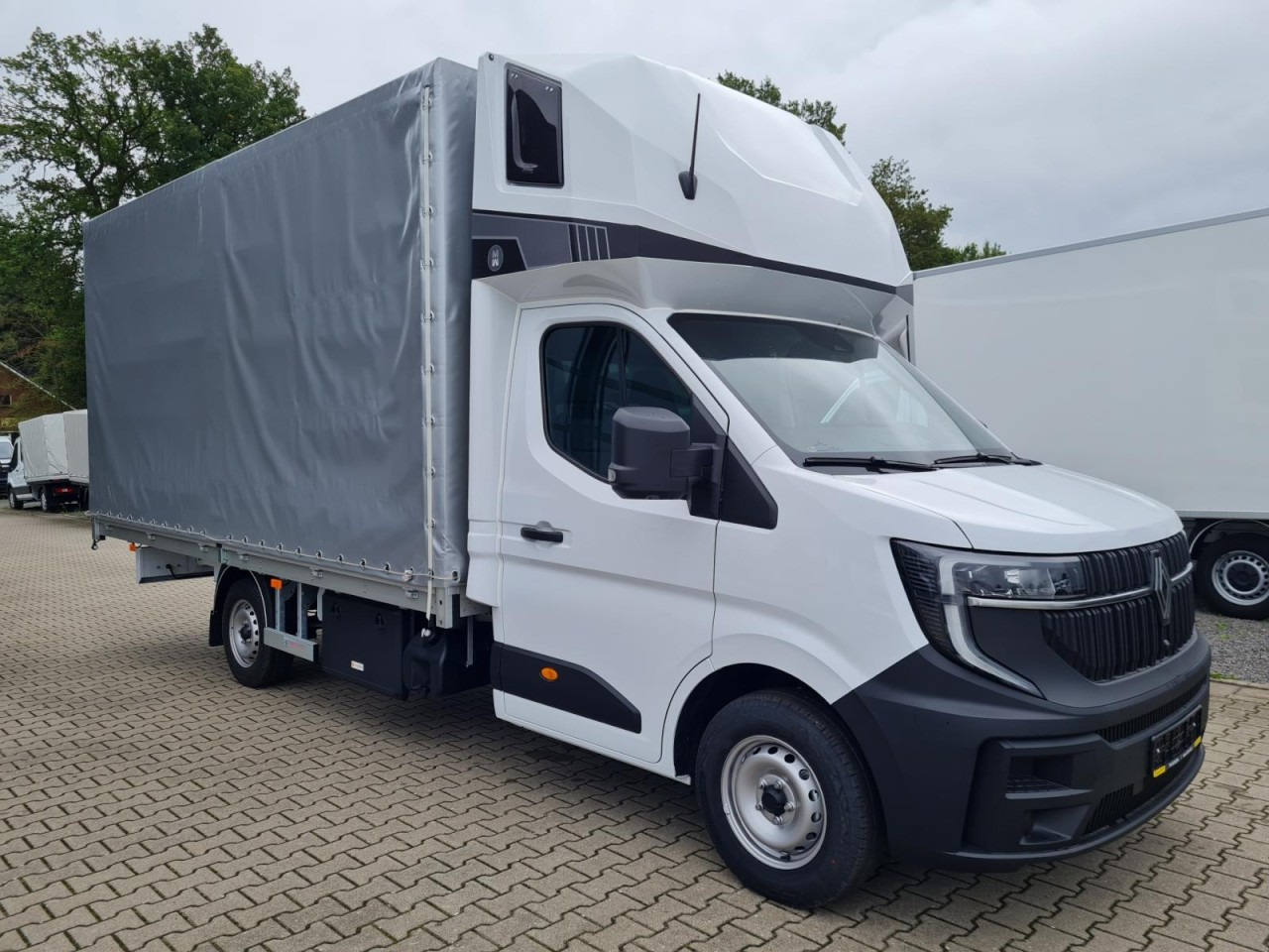Renault Master 35 Pritsche Schiebe Plane Schlafkab 10 PAL LUFTFEDER - כלי רכב מסחרי עם וילונות צד: תמונה 3 Renault Master 35 Pritsche Schiebe Plane Schlafkab 10 PAL LUFTFEDER - כלי רכב מסחרי עם וילונות צד: תמונה 3