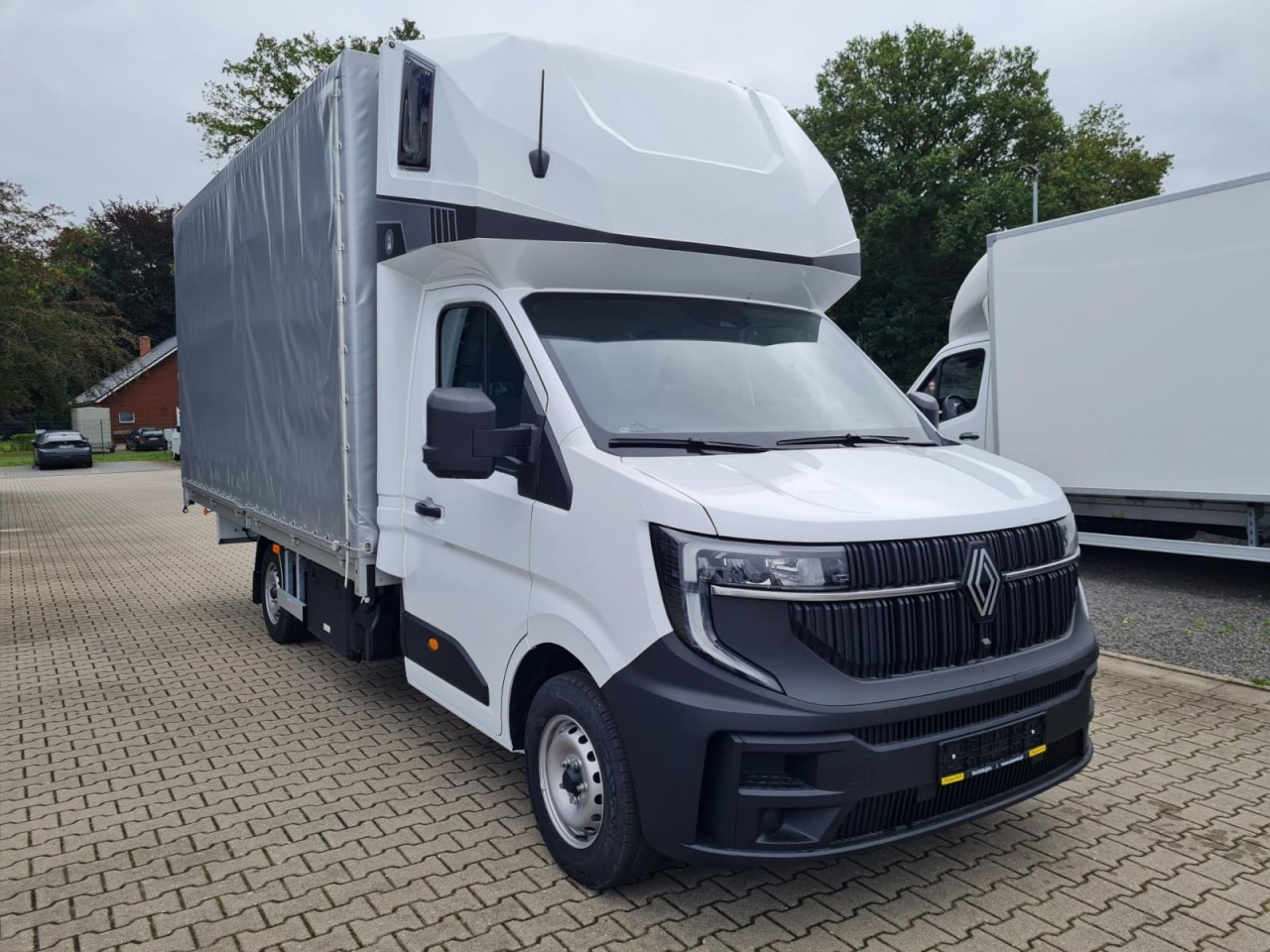 Renault Master 35 Pritsche Schiebe Plane Schlafkab 10 PAL LUFTFEDER - כלי רכב מסחרי עם וילונות צד: תמונה 2 Renault Master 35 Pritsche Schiebe Plane Schlafkab 10 PAL LUFTFEDER - כלי רכב מסחרי עם וילונות צד: תמונה 2